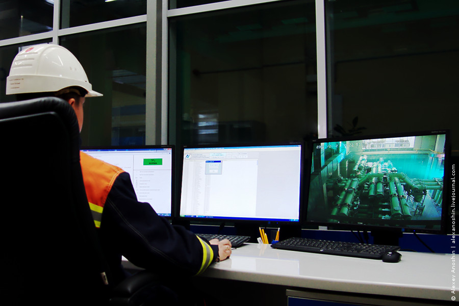 Пульт диспетчера на ПС 220 кВ Сколково // Фото: © Alexey Anoshin | Digitalsubstation.com