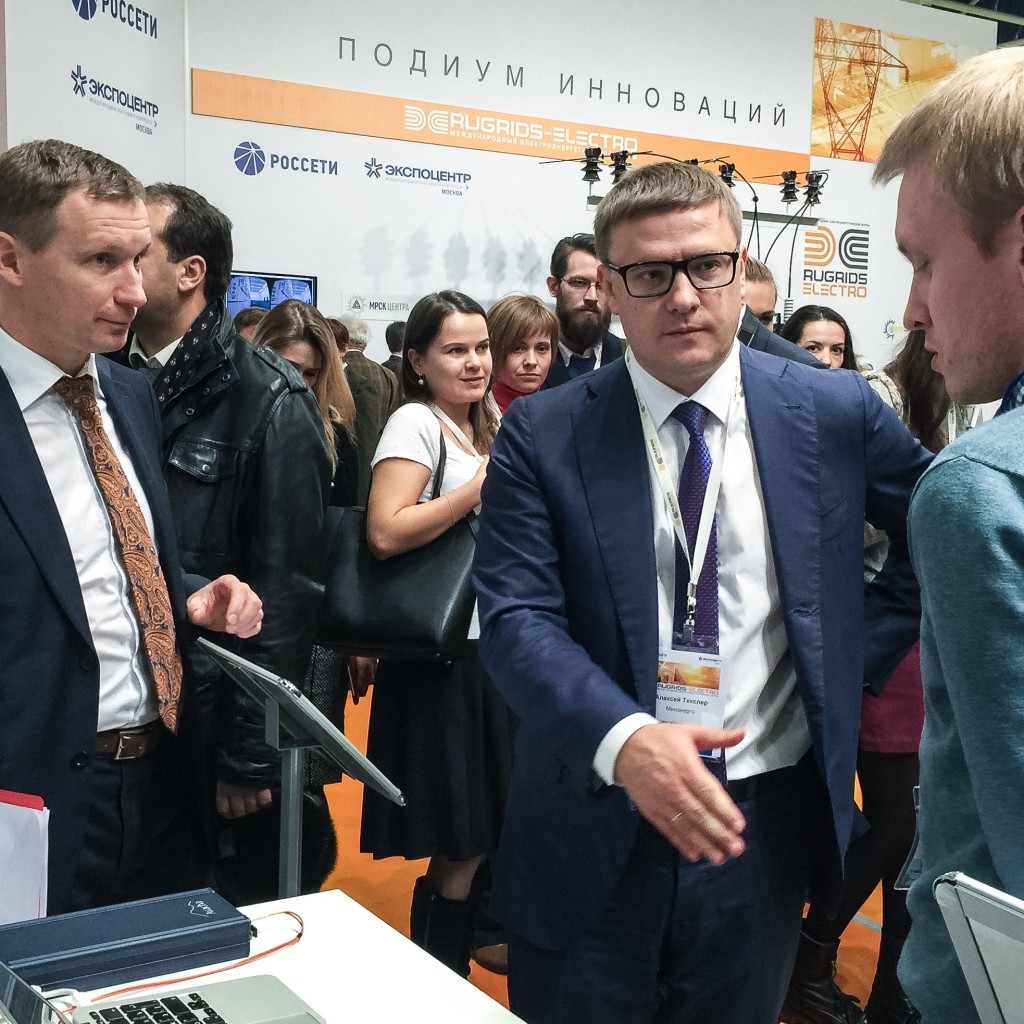 First Deputy General Director for technical policy of RUGRIDS JSC Roman Berdnikov, First Deputy Minister of energy of the Russian Federation
Aleksey Teksler and Executive Director of TEKVEL Ltd. Alexey Anoshin at the booth of TEKVEL